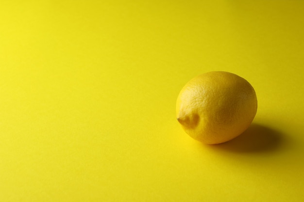 Citron sur jaune