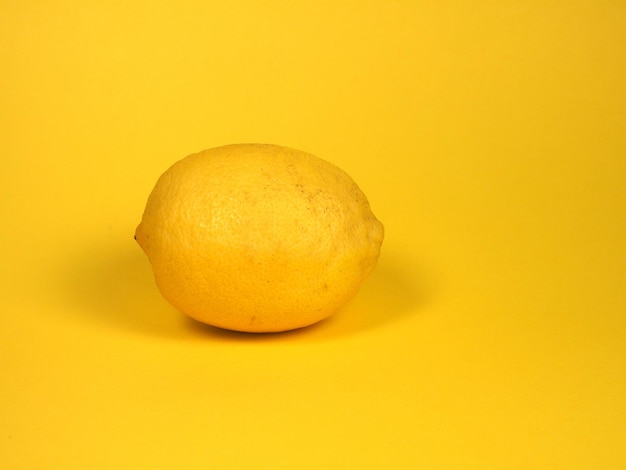 Citron sur jaune