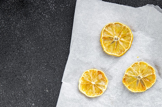 citron séché tranche de citron rond repas sain collation alimentaire sur la table copie espace arrière-plan alimentaire
