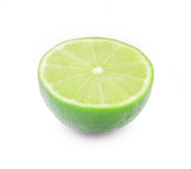 Citron vert isolé sur blanc