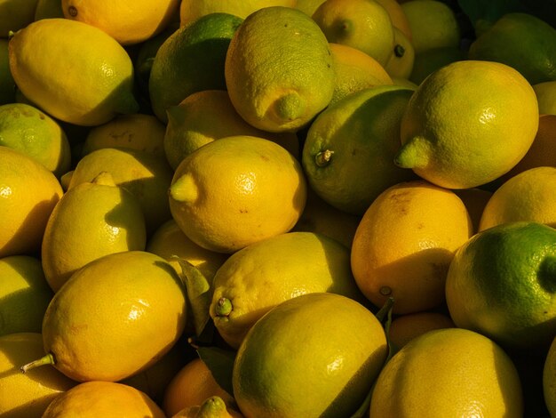 Photo des citrons frais au marché photo