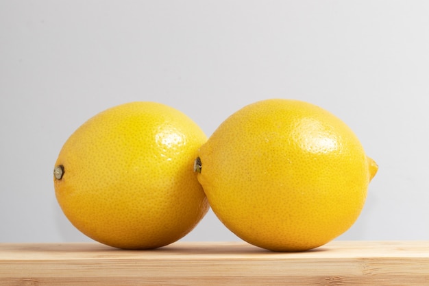Citrons italiens mûrs frais (siciliens).