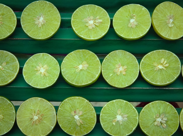 Citrons Verts En Tranches Fraîches Ou Fond De Citron Vert.