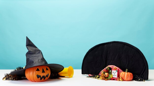 citrouille avec décoration de chapeau pour Halloween