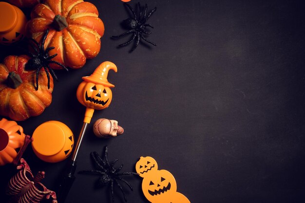 La citrouille sur la table à Halloween