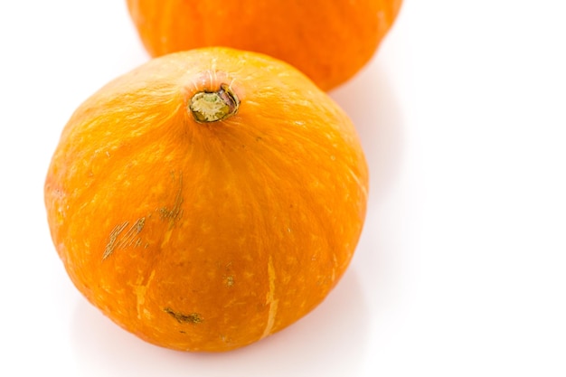 Citrouilles biologiques fraîches du marché de producteurs locaux.