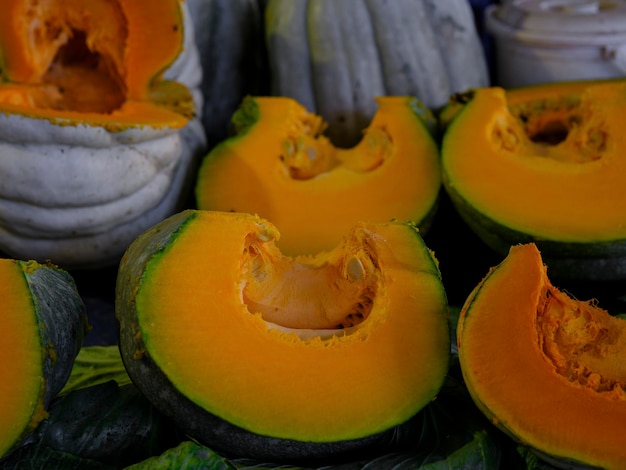 Citrouilles fraîches au marché