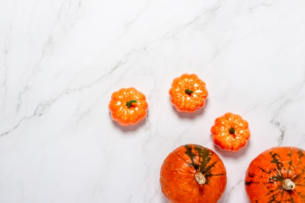 Citrouilles mûres bouchent la vue de dessus