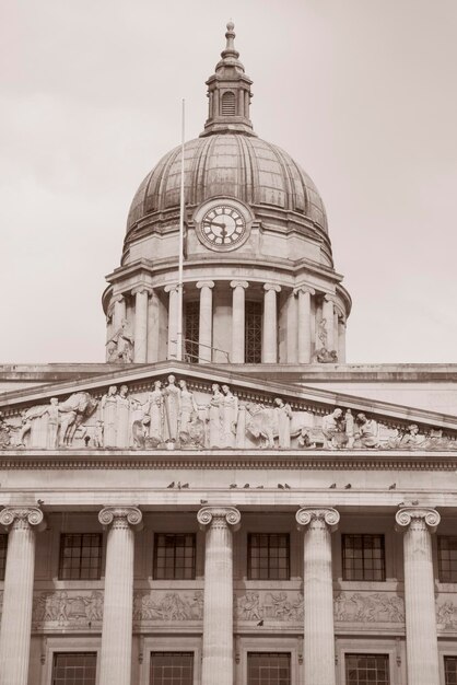 City Hall Nottingham England UK en sépia noir et blanc