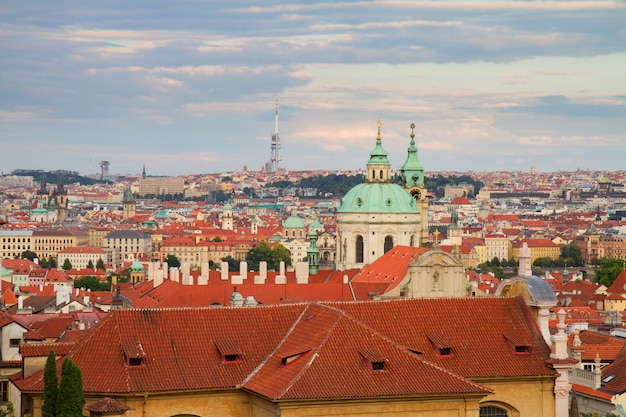 Cityscaspe de Prague d'en haut au coucher du soleil, République Tchèque