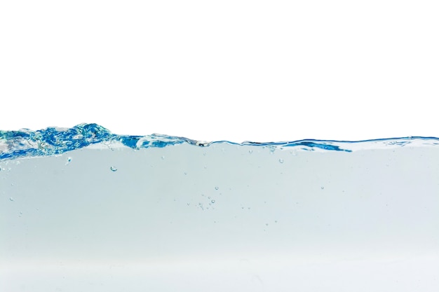 Éclaboussure de l&#39;eau avec des bulles d&#39;air, isolé sur le fond blanc