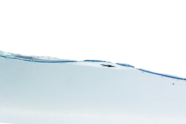 Éclaboussure de l&#39;eau avec des bulles d&#39;air, isolé sur le fond blanc