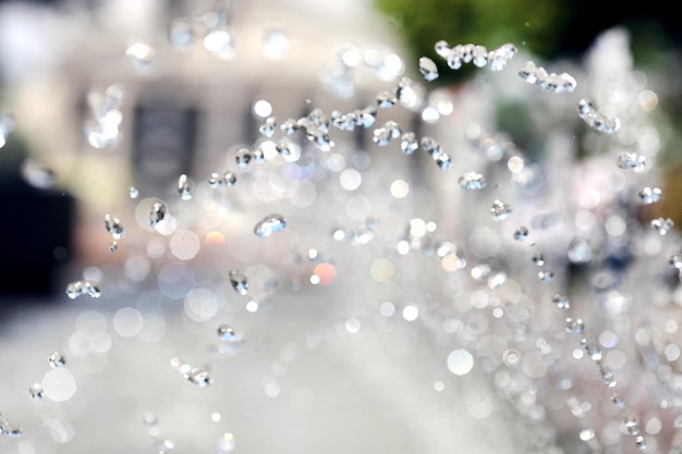 Éclaboussure d'eau dans l'image abstraite de la fontaine