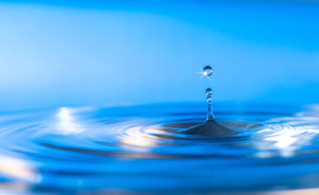 Éclaboussure de goutte d'eau d'eau