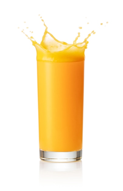 Éclaboussures dans un verre de jus d'orange