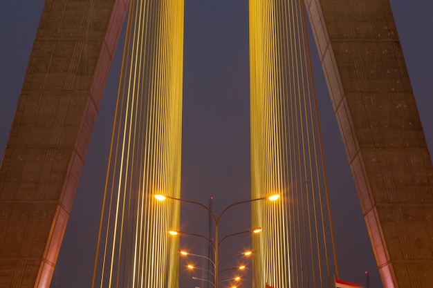 Éclairage sur le pont