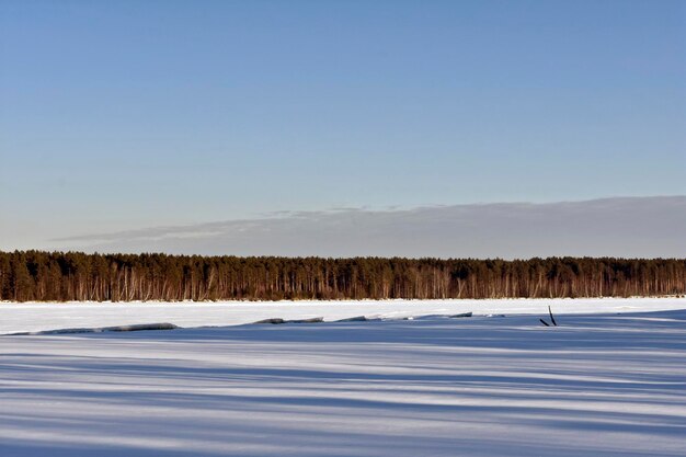 Une claire journée d'hiver sur la Volga