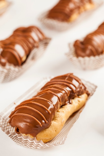 Éclairs au chocolat fourrés au chocolat