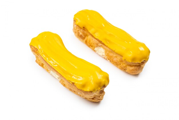 Éclairs savoureux frais isolés