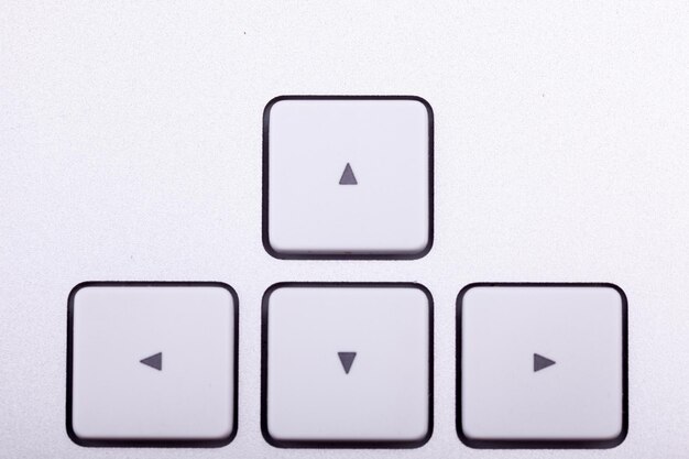 Photo clavier en aluminium blanc en gros plan. technologie et communication