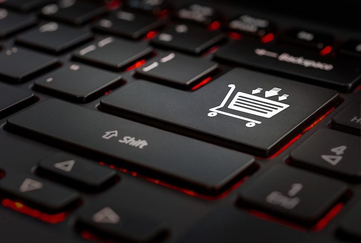 Photo clavier noir avec touche icône eshopping