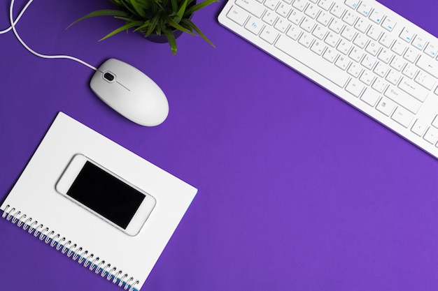 Clavier d'ordinateur blanc