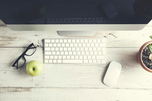 Clavier d'ordinateur avec bureau