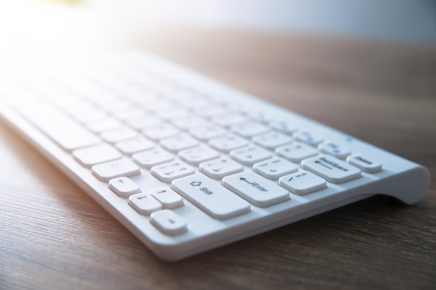 Clavier d'ordinateur sur le bureau