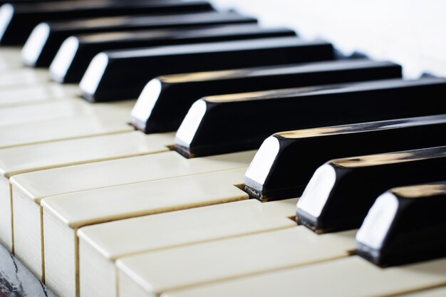 clavier d'un vieux piano