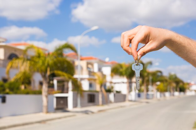 Photo clé en main pour le nouveau concept de maison et d'immobilier de locataire de pendaison de crémaillère et de nouvelle maison