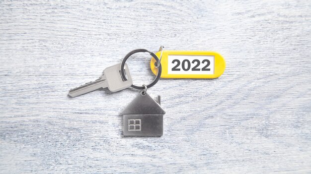 Clé de maison avec un nouvel an 2022.