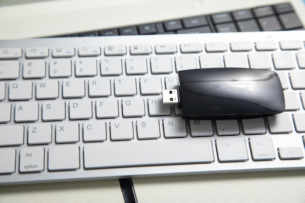 Clé USB avec un clavier d'ordinateur