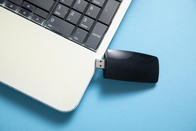 Clé USB avec un clavier d'ordinateur