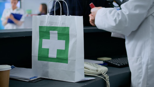 Le client achète des comprimés cardiovasculaires