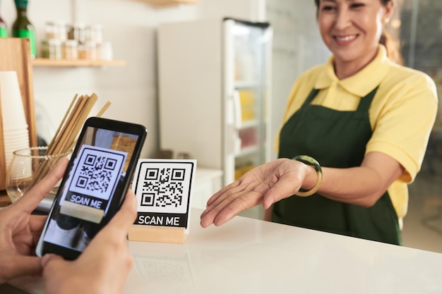 Client scannant le code QR