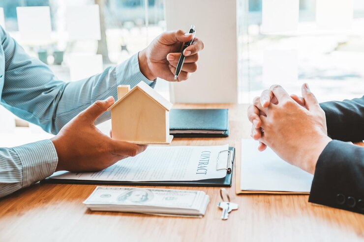 Photo le client signe l'accord d'achat du vendeur reçoit de l'argent après une bonne affaire après un contrat de prêt réussi