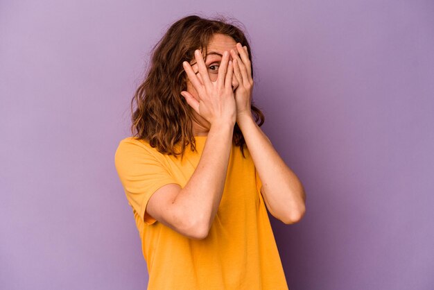 Cligner des yeux effrayé et nerveux