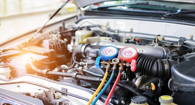 Climatisation de voiture vérifier service détection de fuite remplir réfrigérant