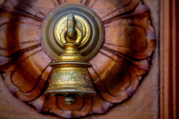 Photo la cloche de la porte du temple