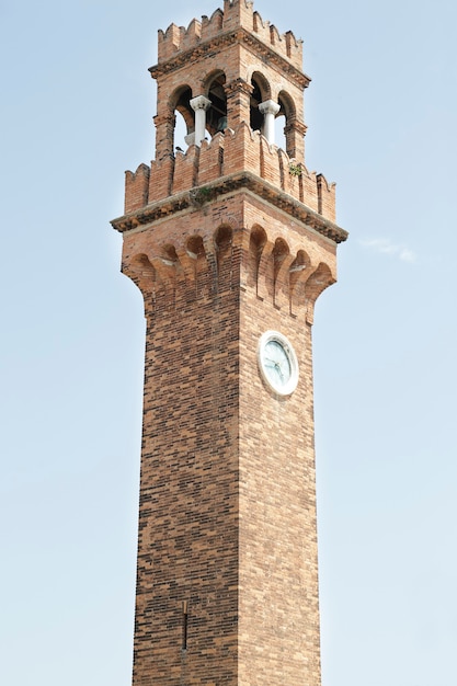 Clocher en brique de San Giacomo sur la place San Stefano, situé sur l'île de Murano, Italie