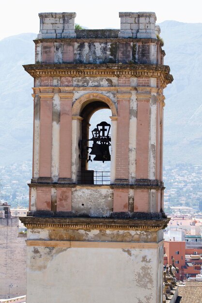 Clocher et cloches de temple à Denia, Espagne