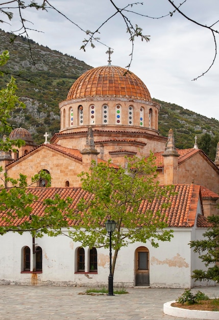 Clocher et église de la Transfiguration du Sauveur ou Agia Sotira à Vilia Attica Grèce