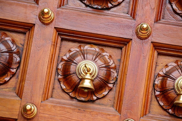 les cloches des portes des temples en Inde