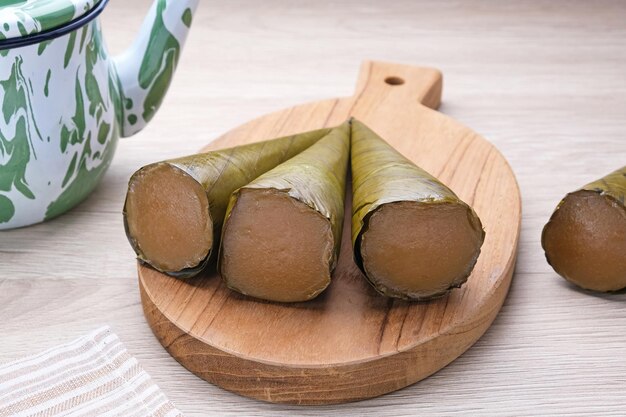 Photo clorot , gâteau traditionnel indonésien à base de farine de riz au lait de coco