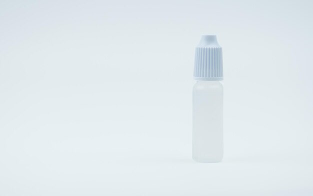 Photo close-up de la bouteille sur un fond blanc