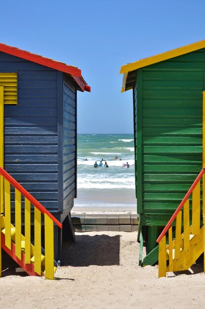 Close up de cabanes changeantes colorées à Muizenberg