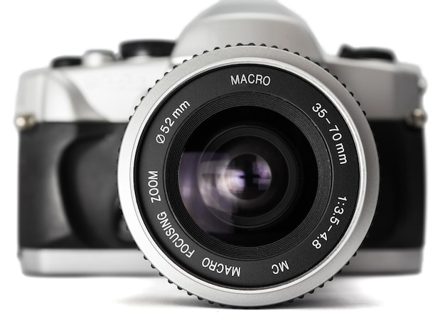 Close-up de la caméra sur fond blanc