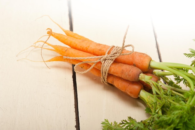 Close-up de carottes sur une table en bois
