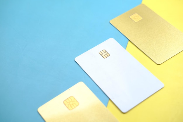 Close up de cartes de crédit sur un fond de couleur