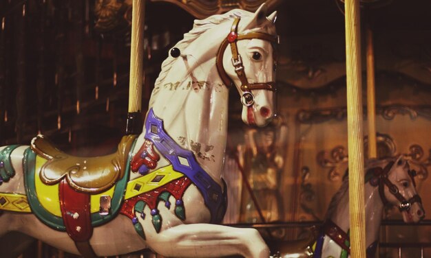 Close-up des chevaux du carrousel